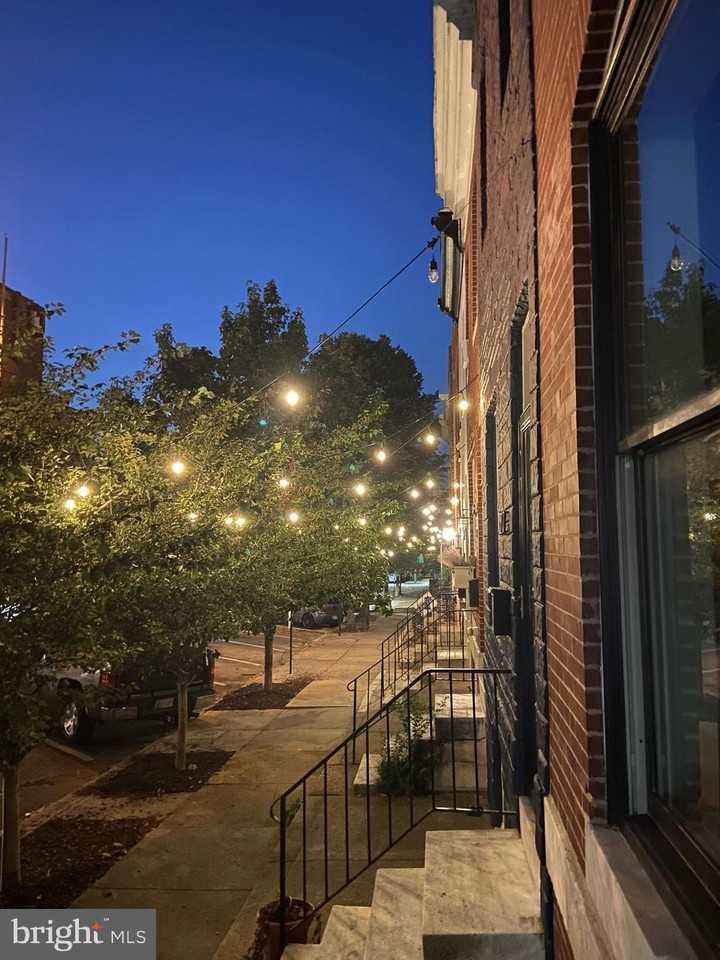 219 S Clinton St - Photo 2 of 15