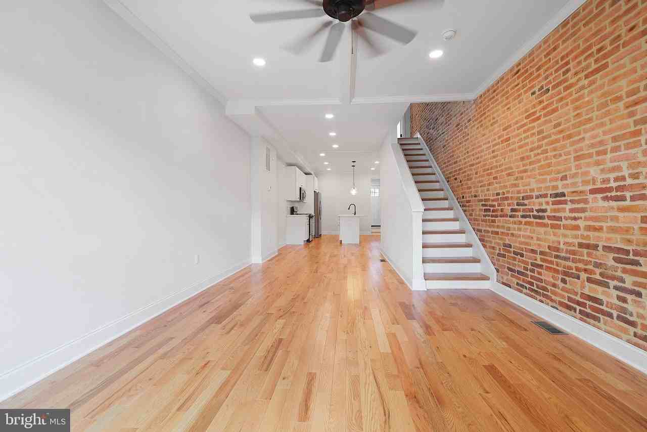219 S Clinton St - Photo 3 of 15