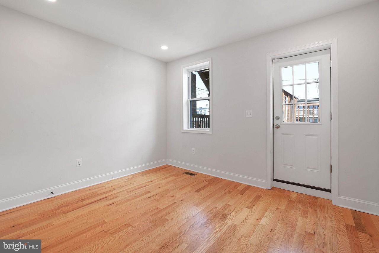 219 S Clinton St - Photo 7 of 15