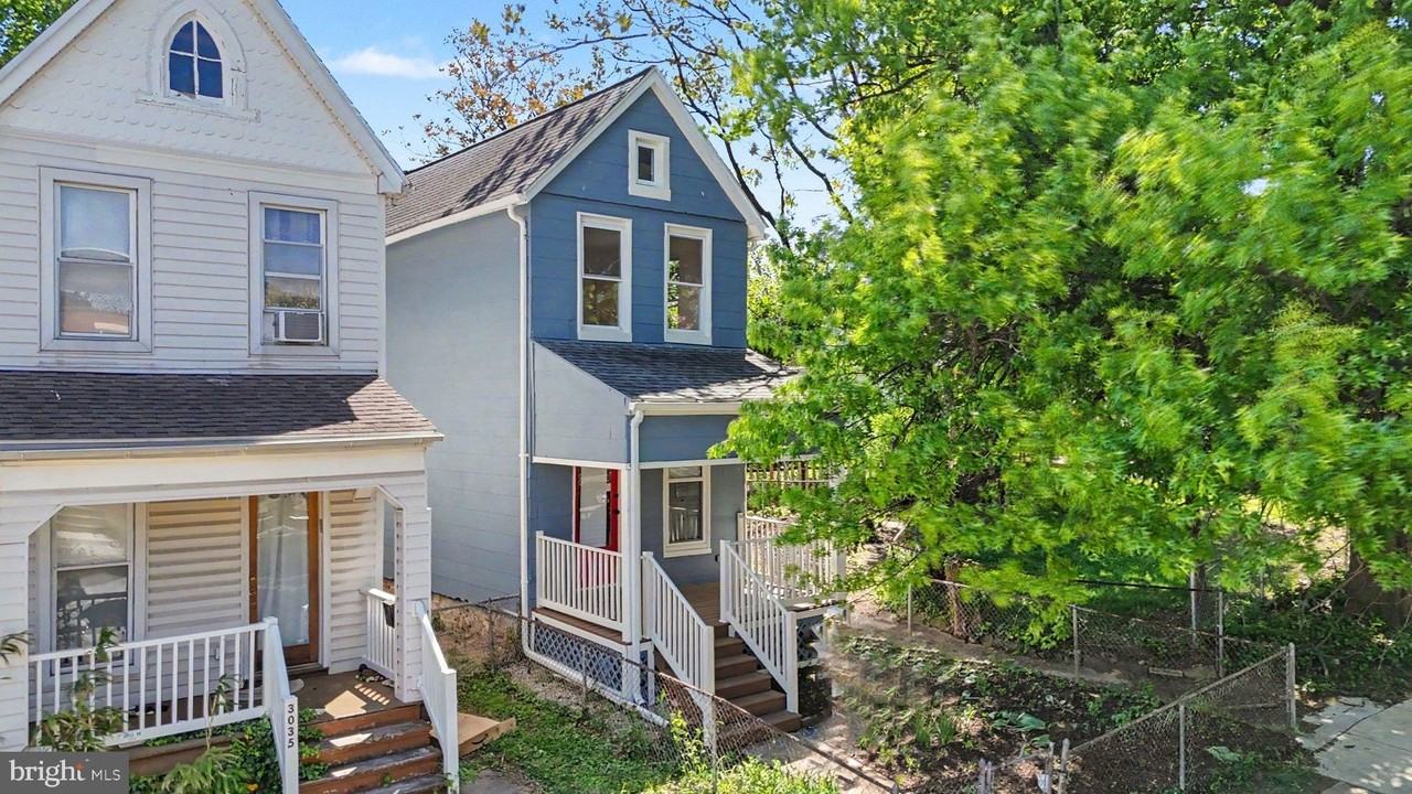3033 Barclay St - Photo 2 of 32