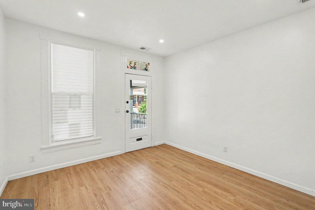 3033 Barclay St - Photo 7 of 32