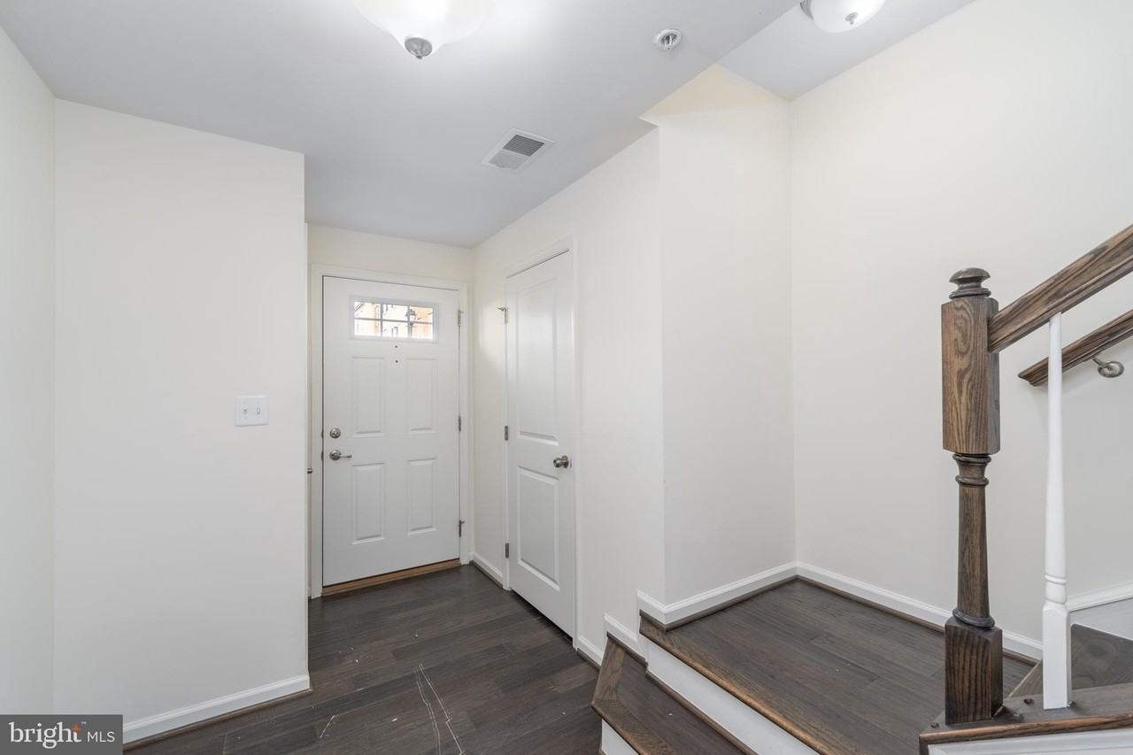 3223 Clear Spring Dr - Photo 2 of 32