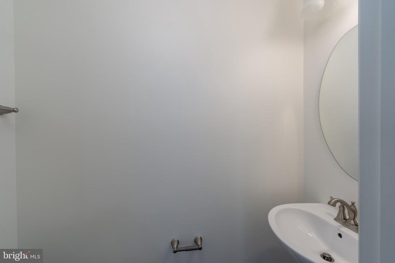 3223 Clear Spring Dr - Photo 4 of 32