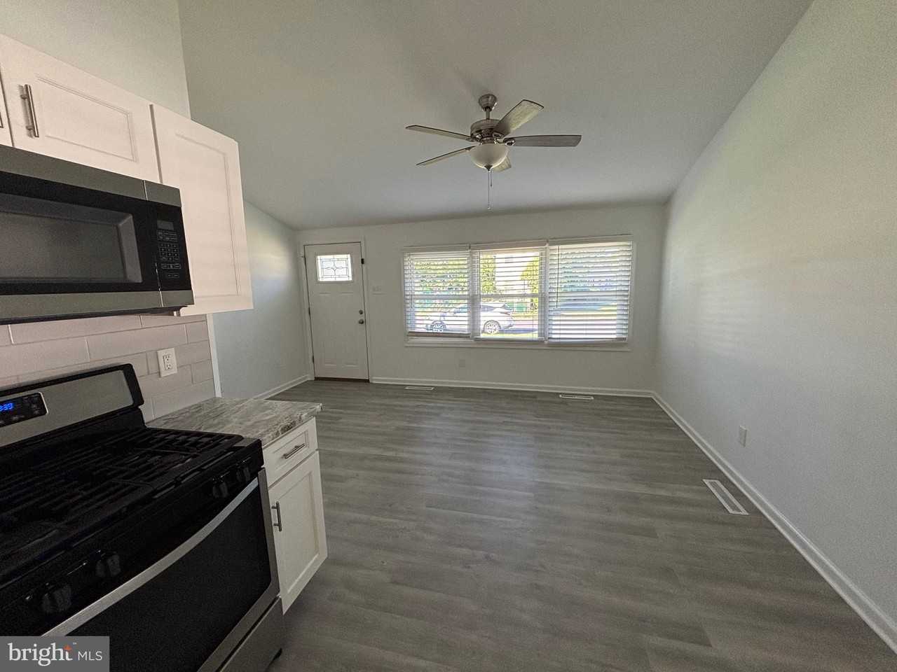 653 N Coles Ave - Photo 2 of 17
