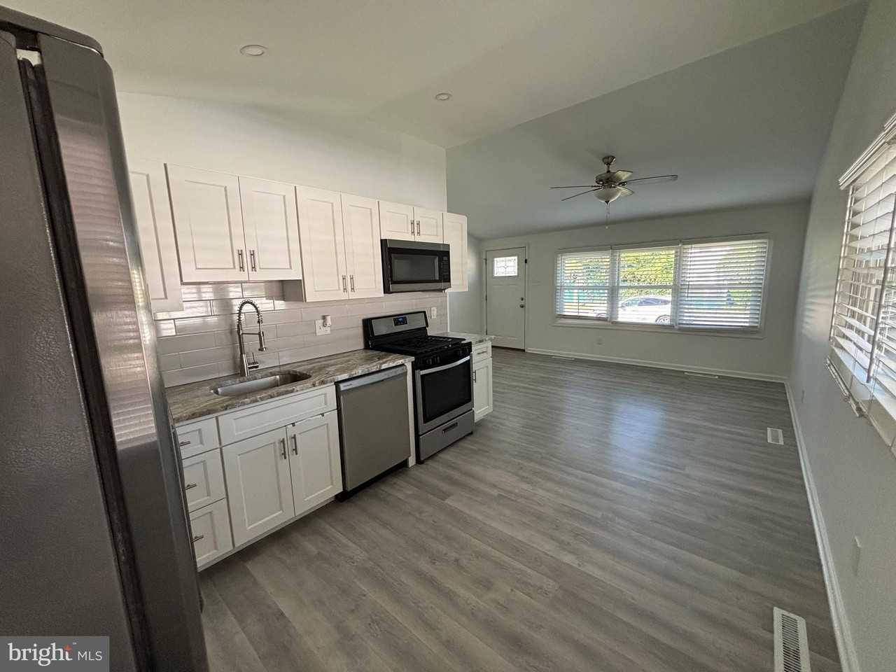 653 N Coles Ave - Photo 3 of 17