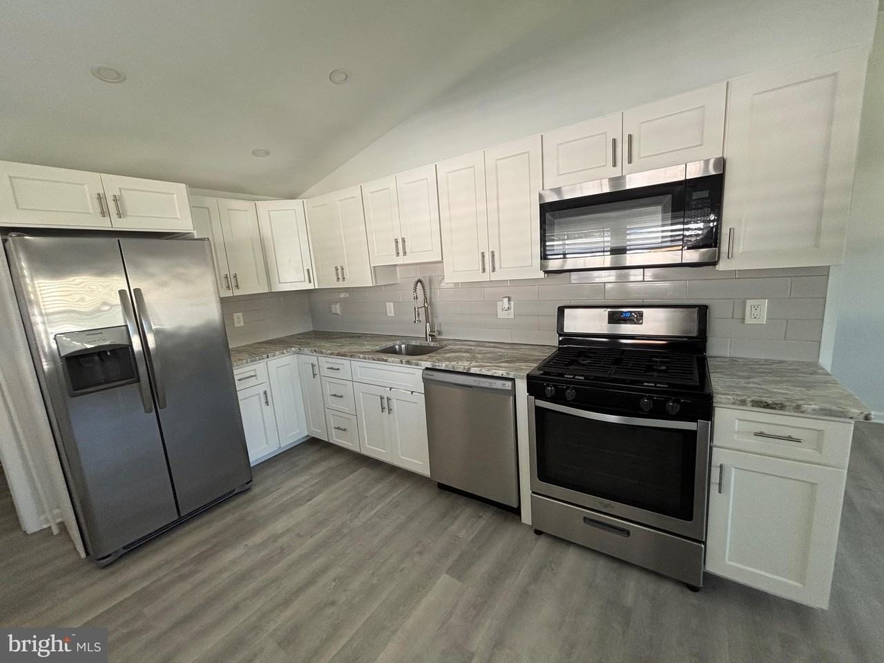 653 N Coles Ave - Photo 5 of 17