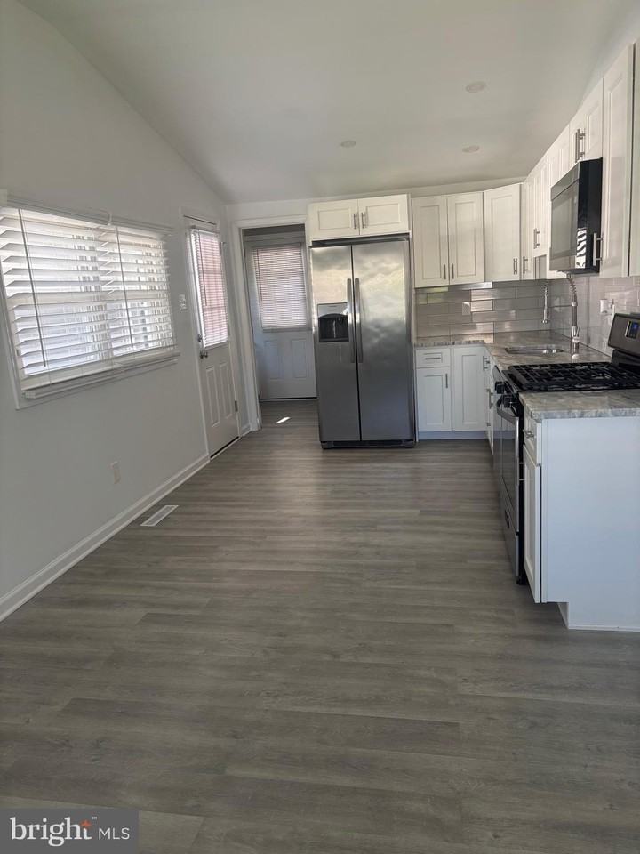 653 N Coles Ave - Photo 6 of 17