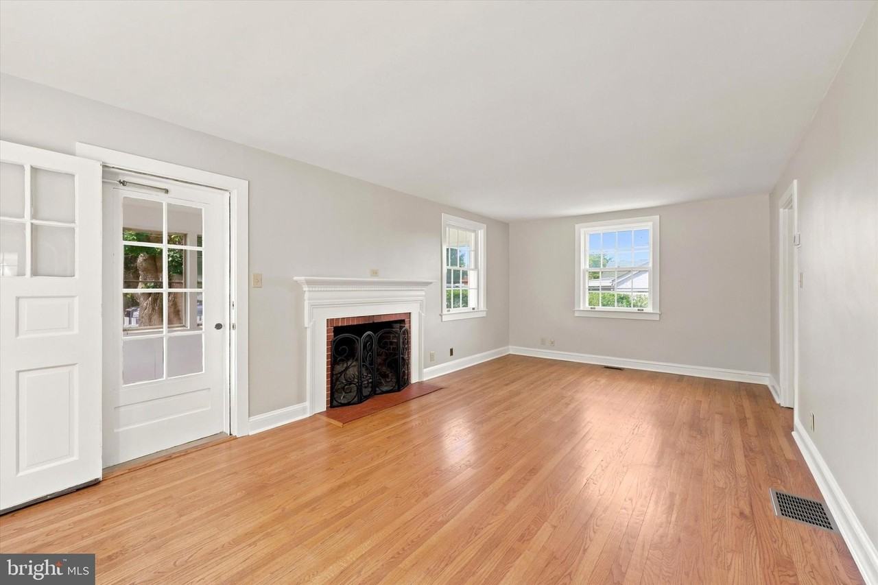 843 Taylor St - Photo 4 of 30
