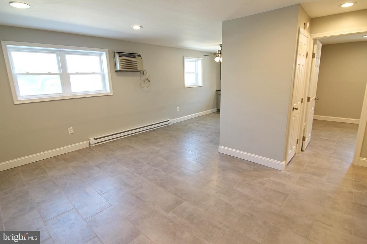 304 W 6th St #5 - Photo 2 of 8