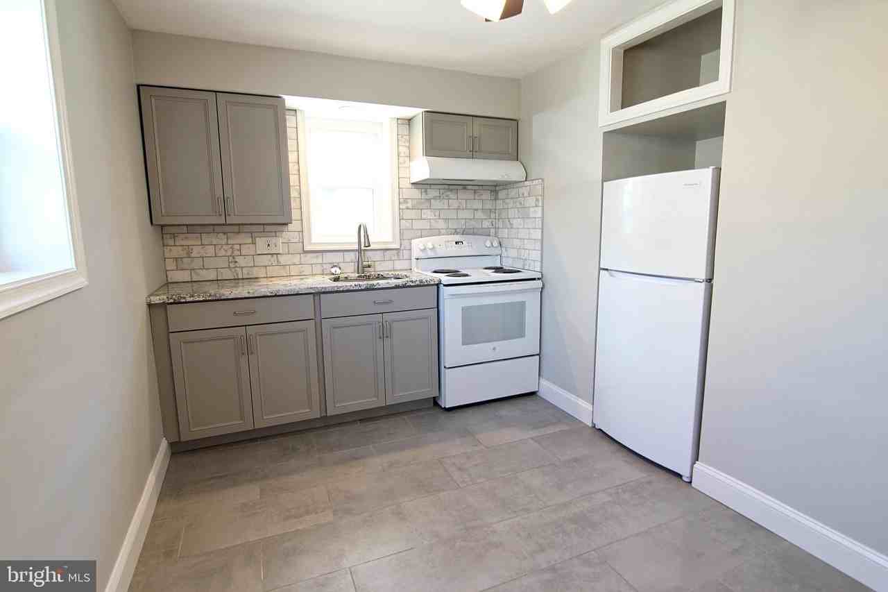 304 W 6th St #5 - Photo 4 of 8