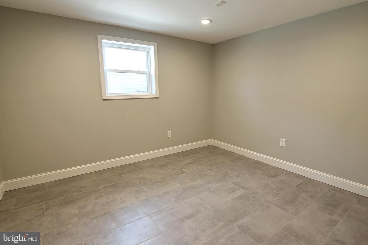 304 W 6th St #5 - Photo 6 of 8