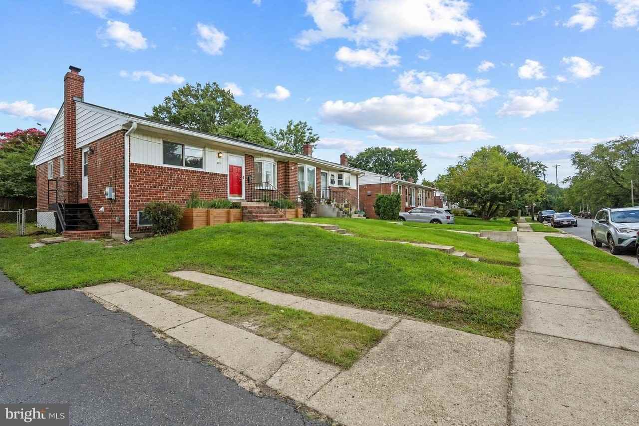 4511 Holmes Run Pkwy - Photo 2 of 22