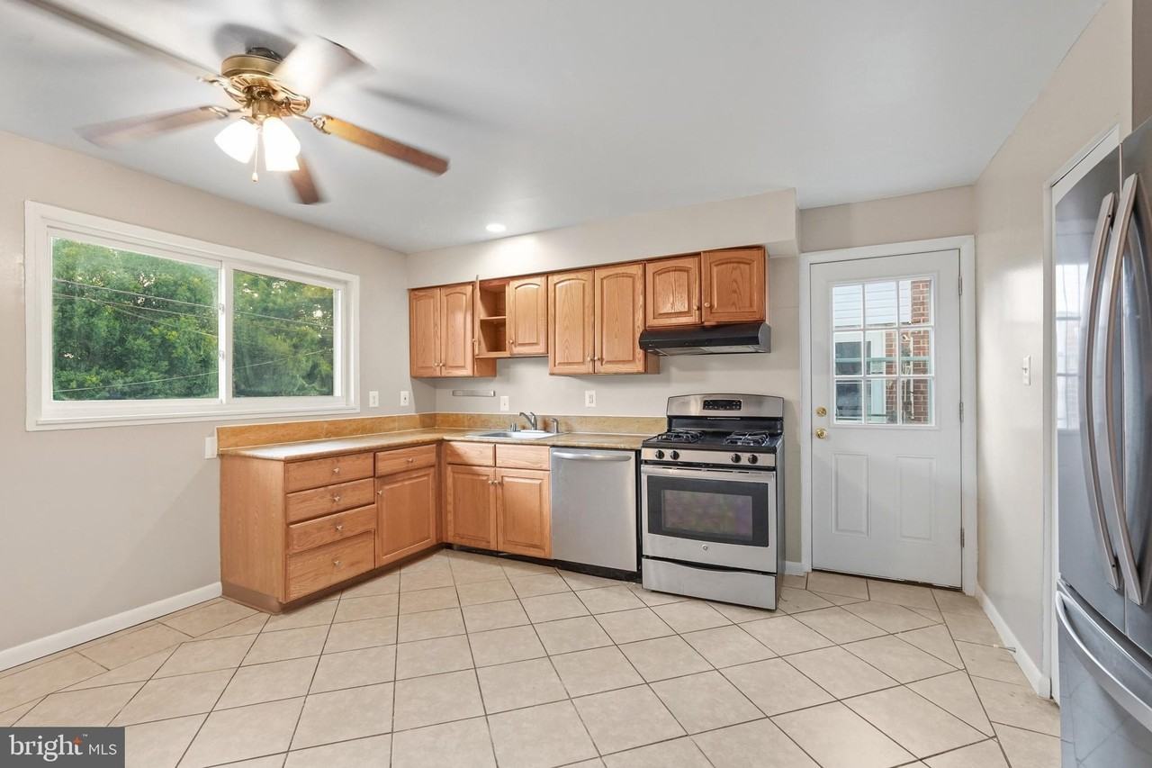 4511 Holmes Run Pkwy - Photo 5 of 22