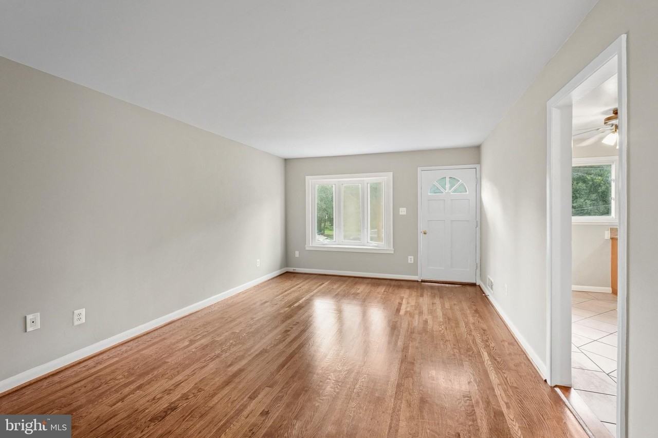 4511 Holmes Run Pkwy - Photo 2 of 25