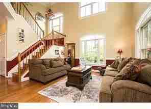 444 Winchester St - Photo 2 of 14