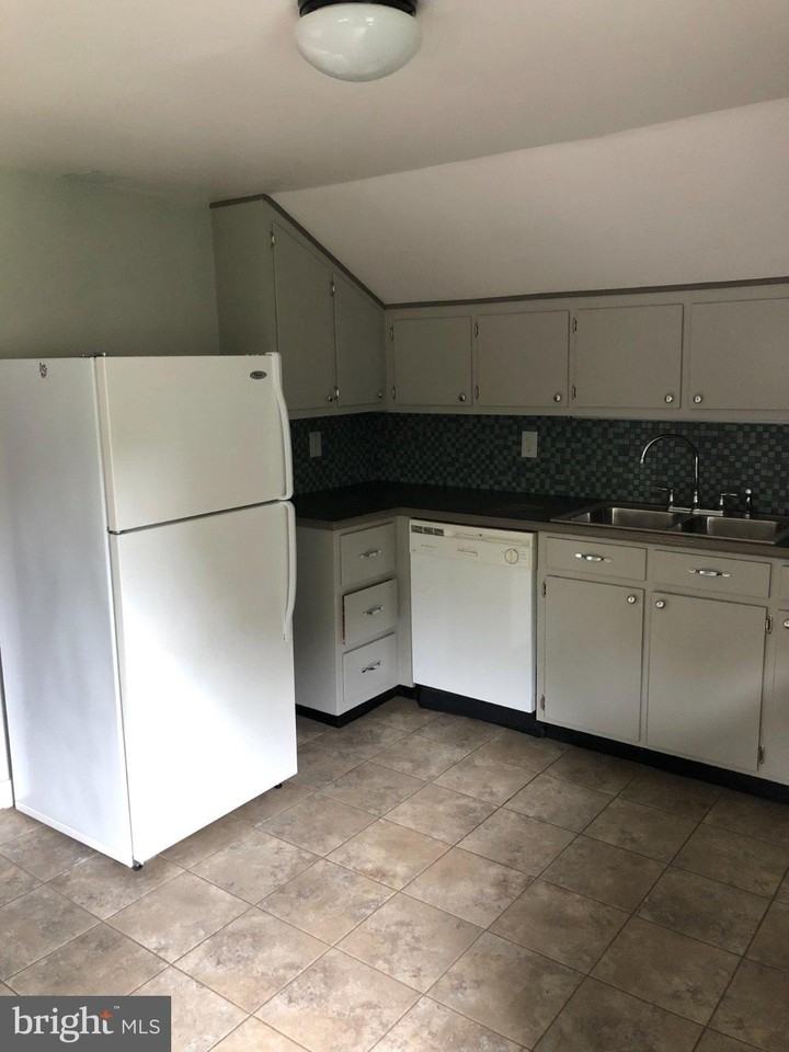 185 Main St - Photo 3 of 35