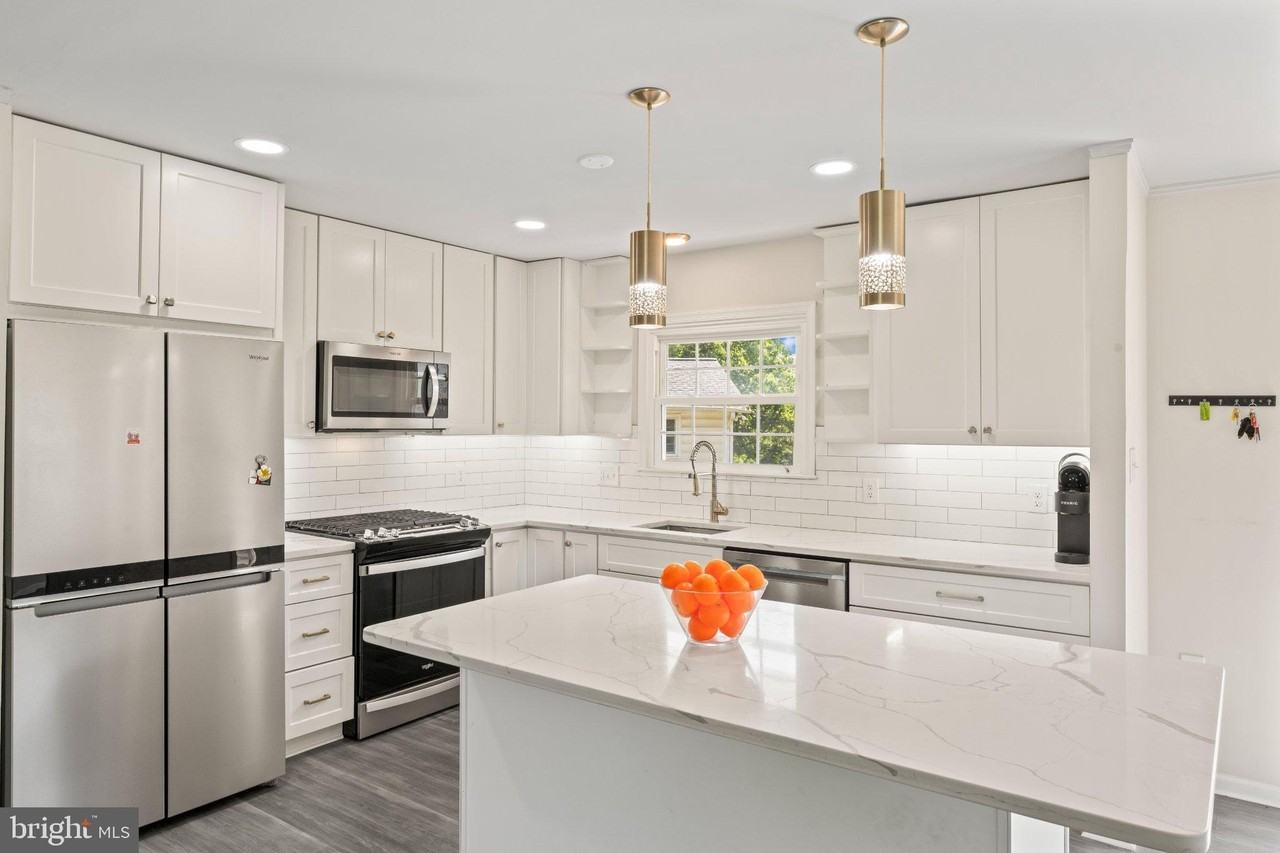 101 Williamsburg Rd - Photo 2 of 50