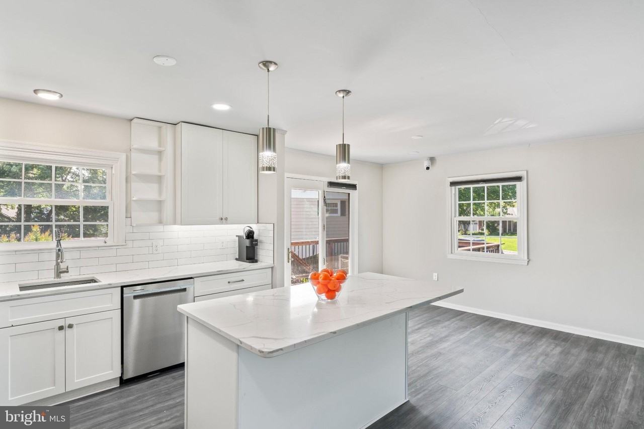 101 Williamsburg Rd - Photo 3 of 50