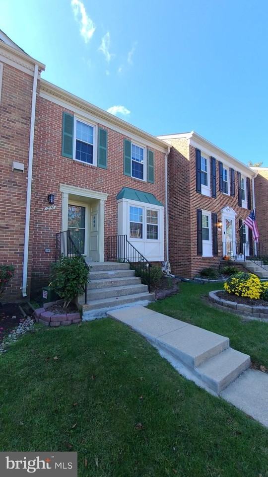 12151 Stallion Ct - Photo 2 of 18