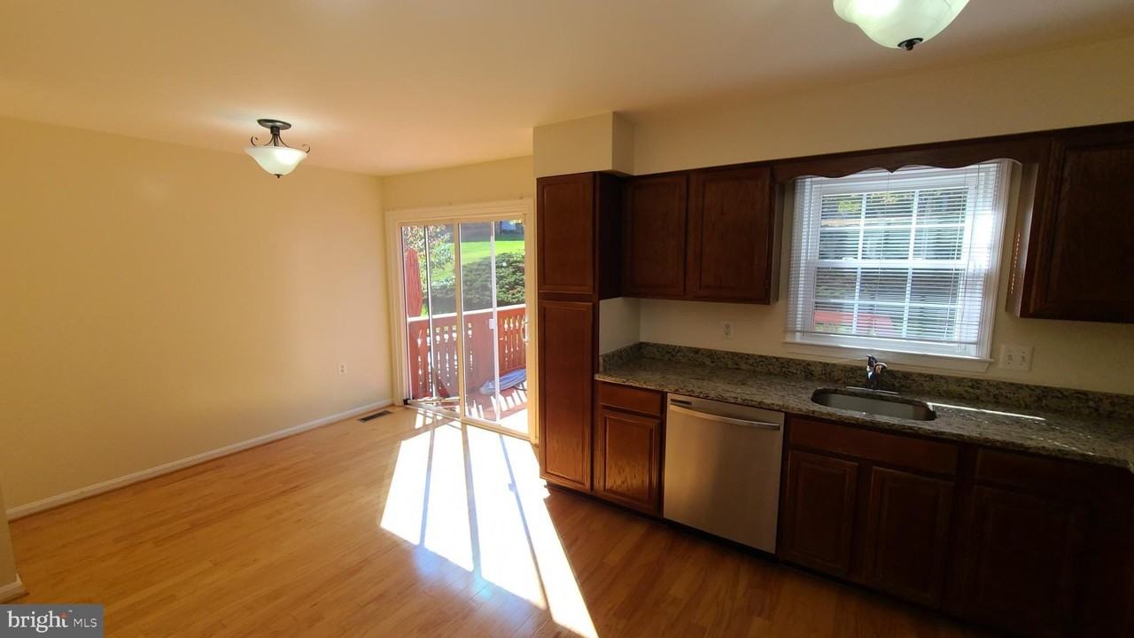 12151 Stallion Ct - Photo 6 of 18