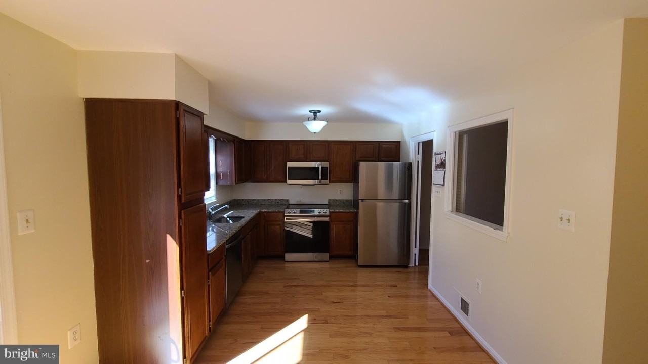 12151 Stallion Ct - Photo 7 of 18