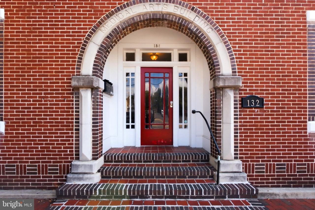 132 N Braddock St #201 - Photo 2 of 18