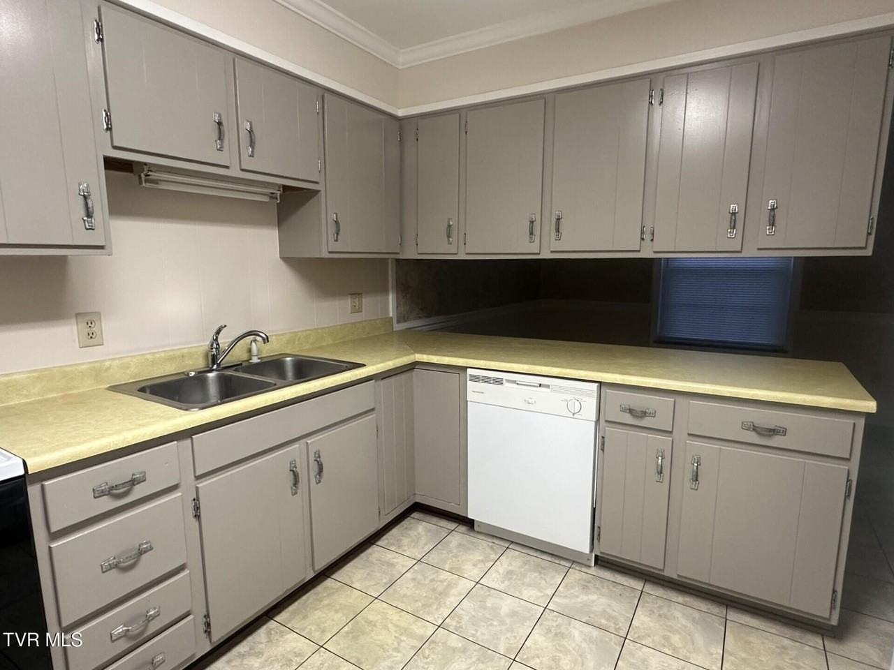 103 Skyview Dr - Photo 4 of 16