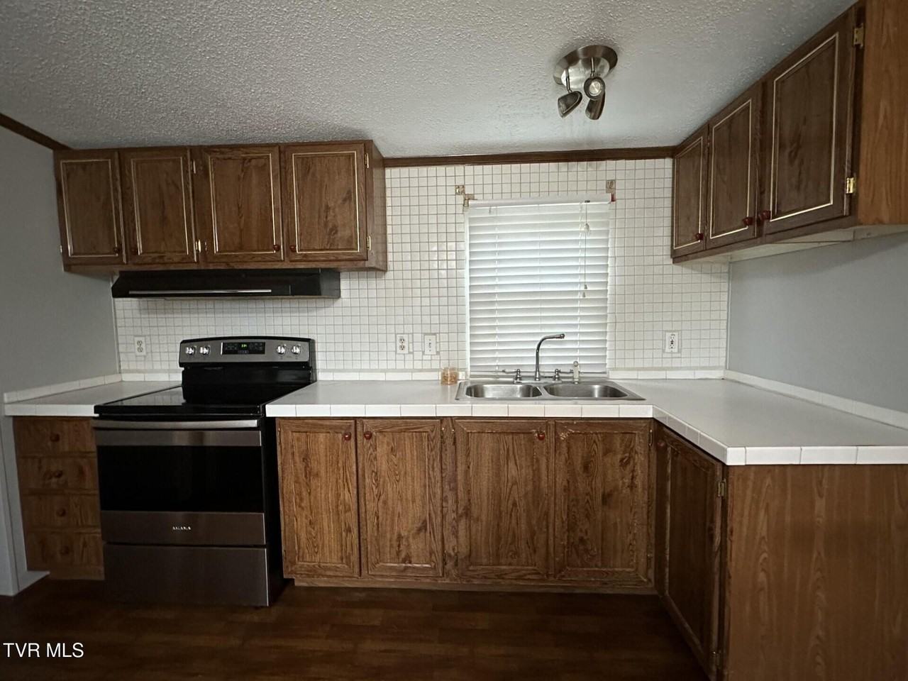 4280 Newport Hwy - Photo 5 of 19