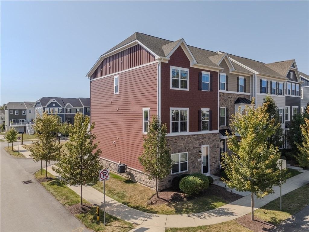 3022 Mahican Cir - Photo 2 of 35