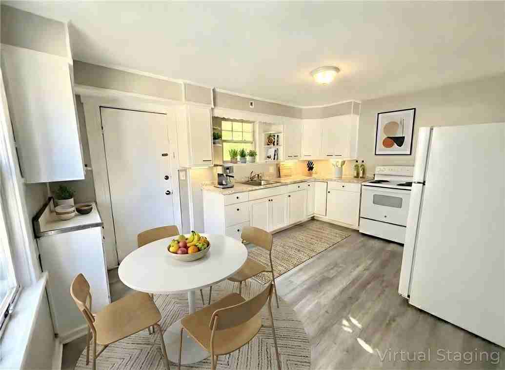 927 Vankirk St - Photo 3 of 7