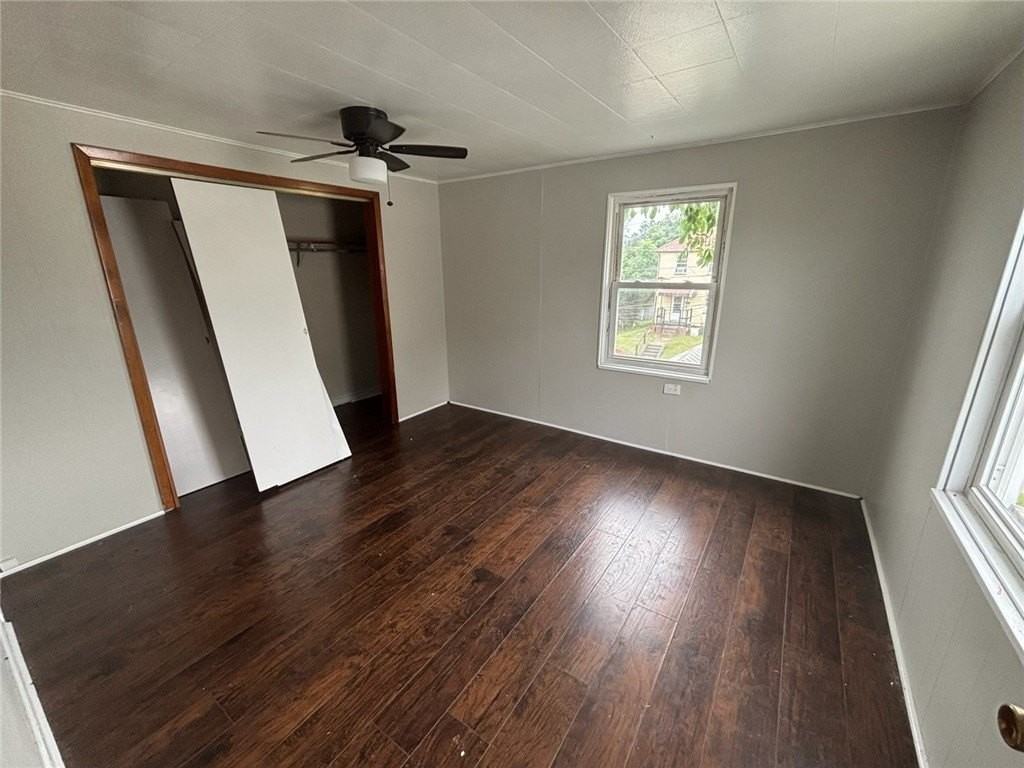 920 Vankirk St - Photo 5 of 8