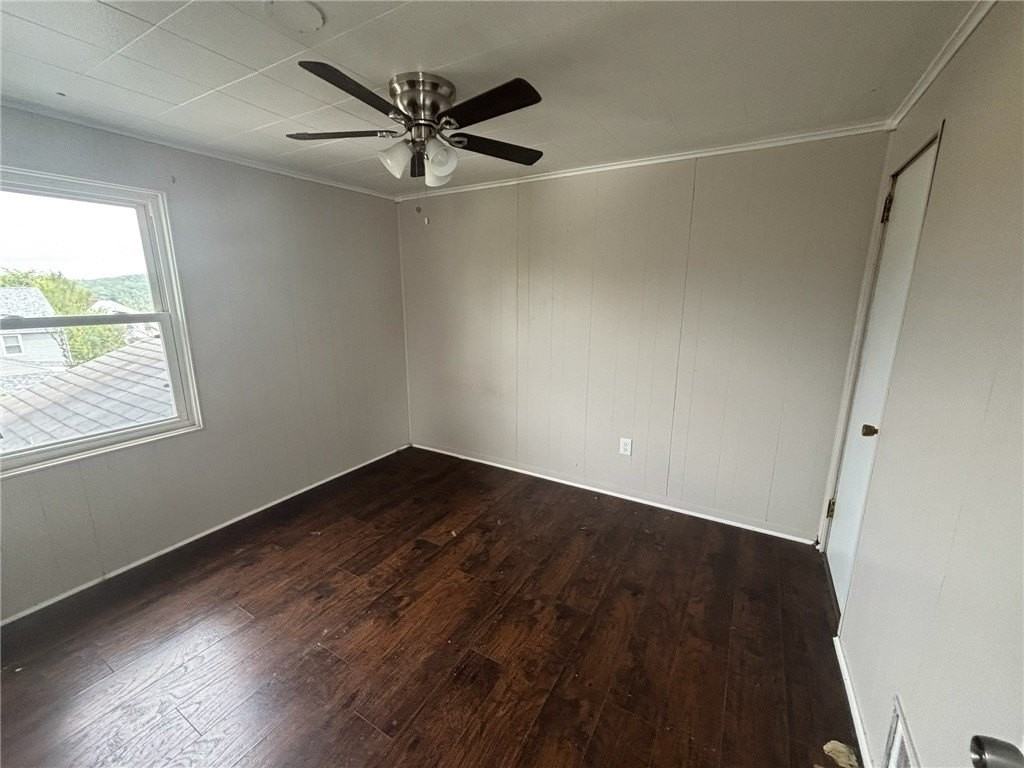 920 Vankirk St - Photo 7 of 8