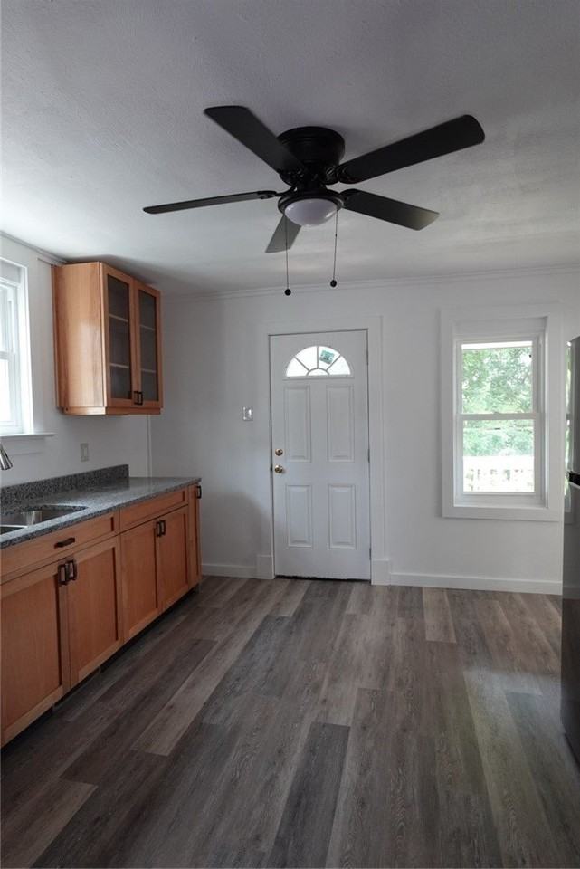 235 Wayne St - Photo 2 of 20