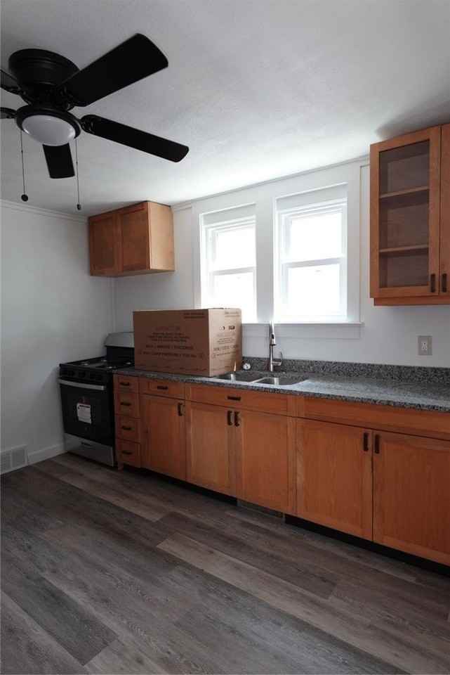 235 Wayne St - Photo 3 of 20