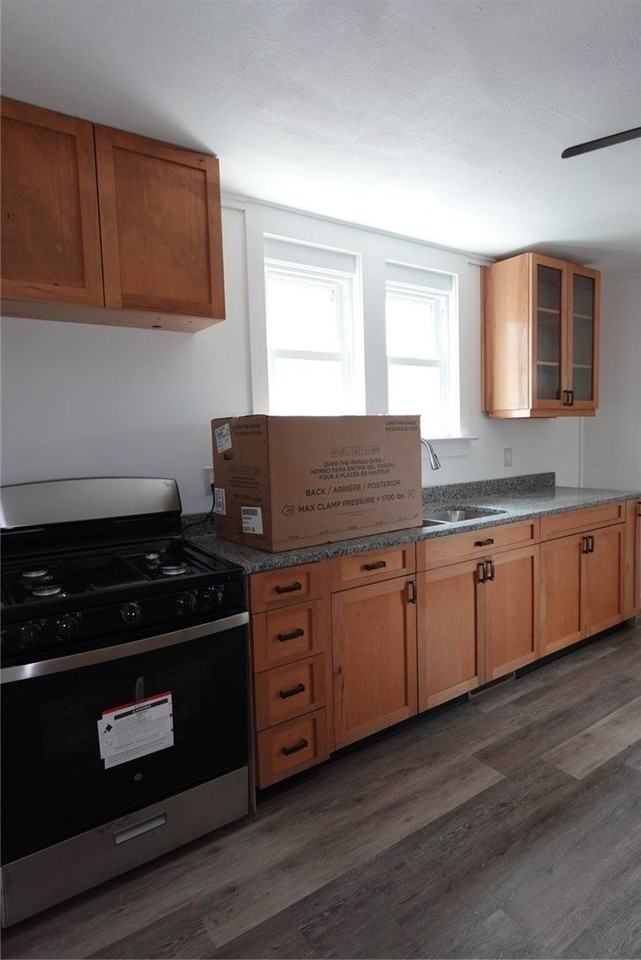 235 Wayne St - Photo 4 of 20
