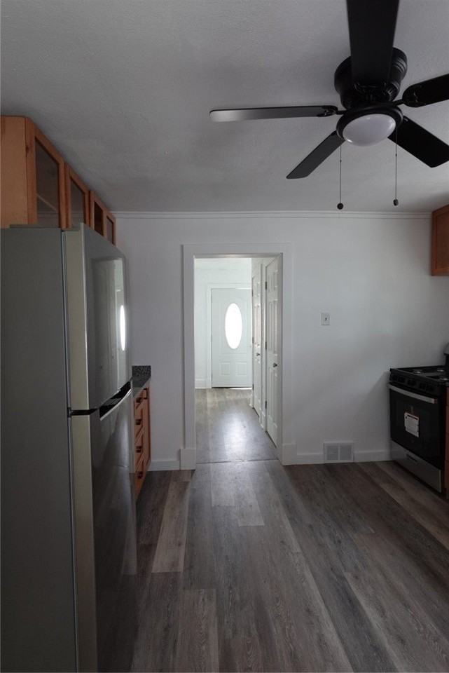 235 Wayne St - Photo 5 of 20