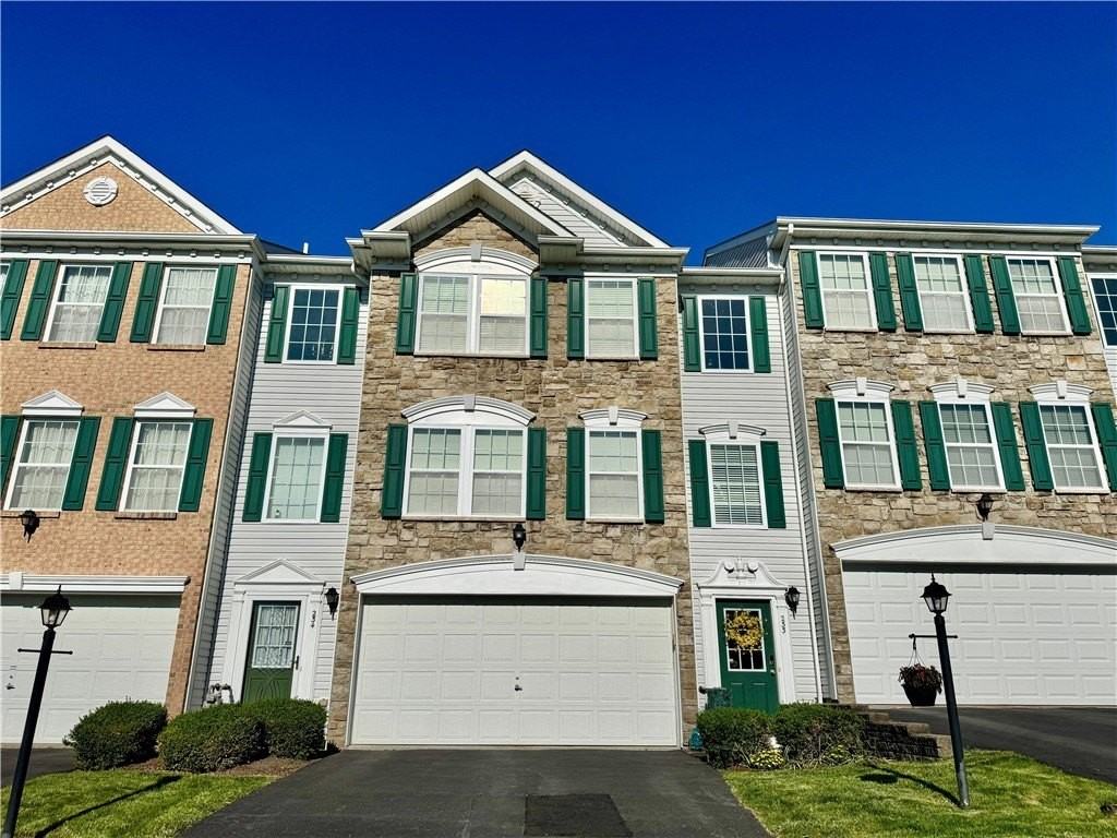 233 Grace Manor Dr - Photo 2 of 14