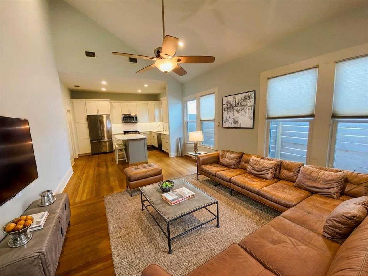 521 E Live Oak St - Photo 4 of 27