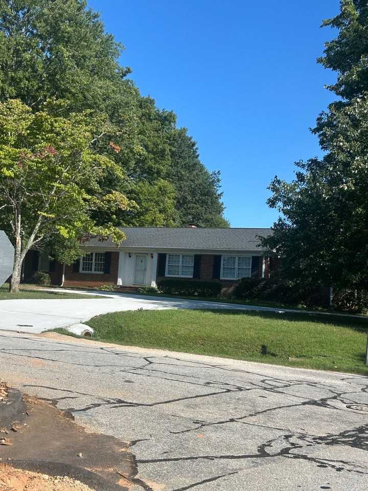 129 Sunset Dr - Photo 2 of 24