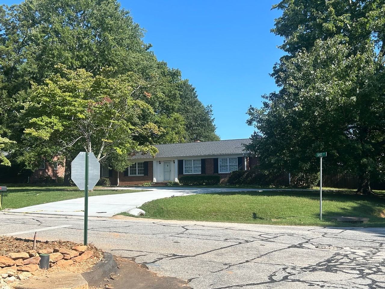 129 Sunset Dr - Photo 4 of 24