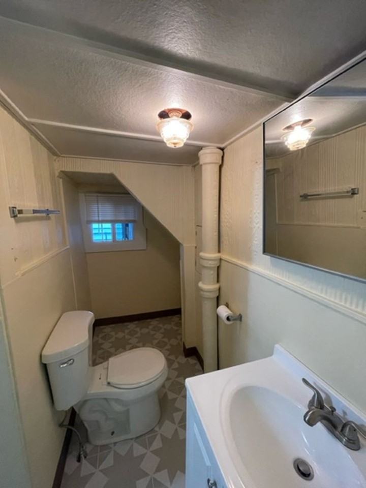 81 Summit Ave - Photo 7 of 8