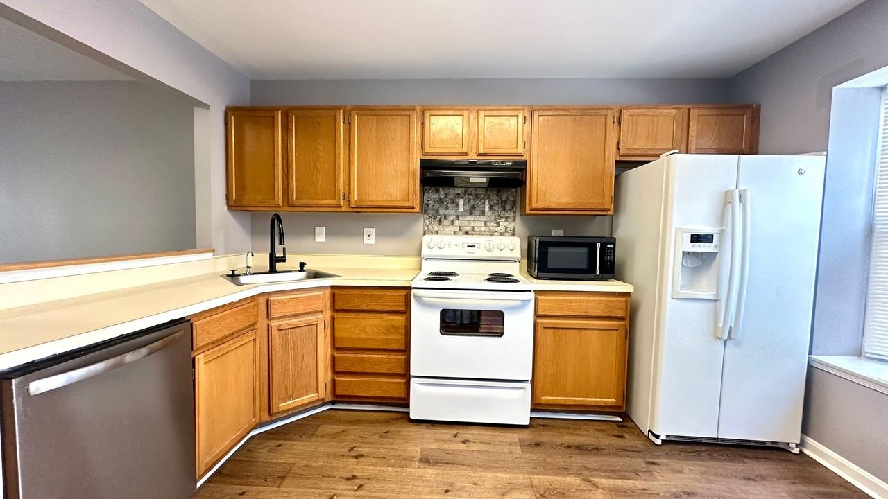 704 Saint Peters Ct - Photo 2 of 21