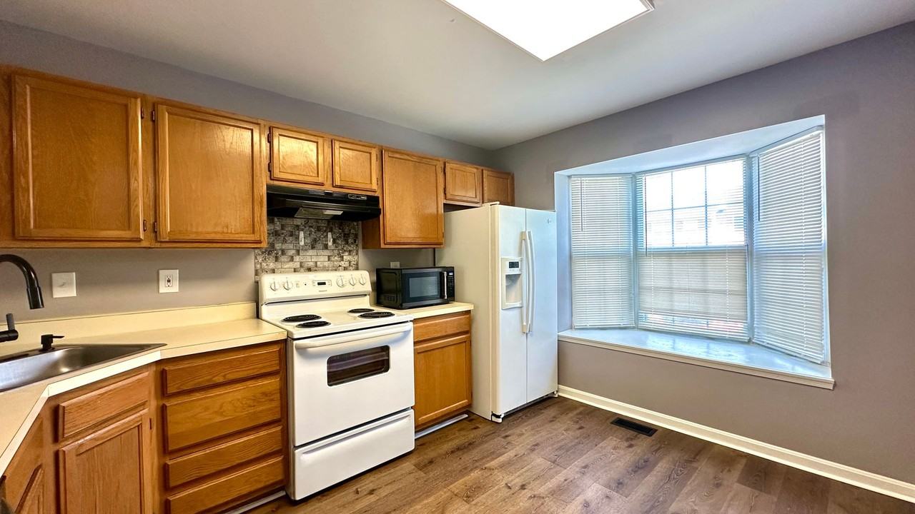 704 Saint Peters Ct - Photo 3 of 21