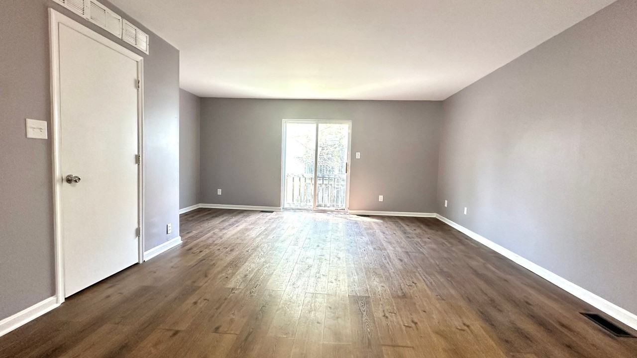 704 Saint Peters Ct - Photo 7 of 21