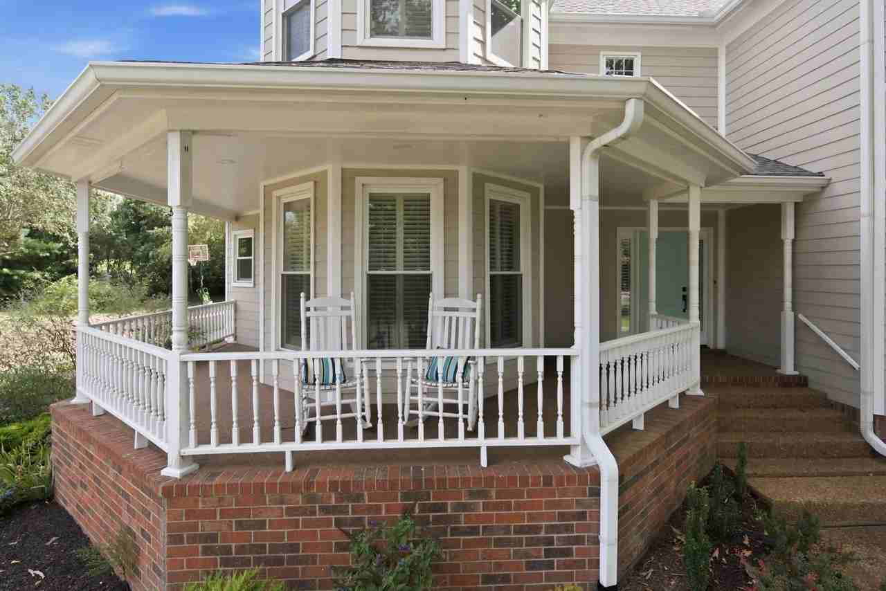 1733 Carriage Ct - Photo 5 of 50
