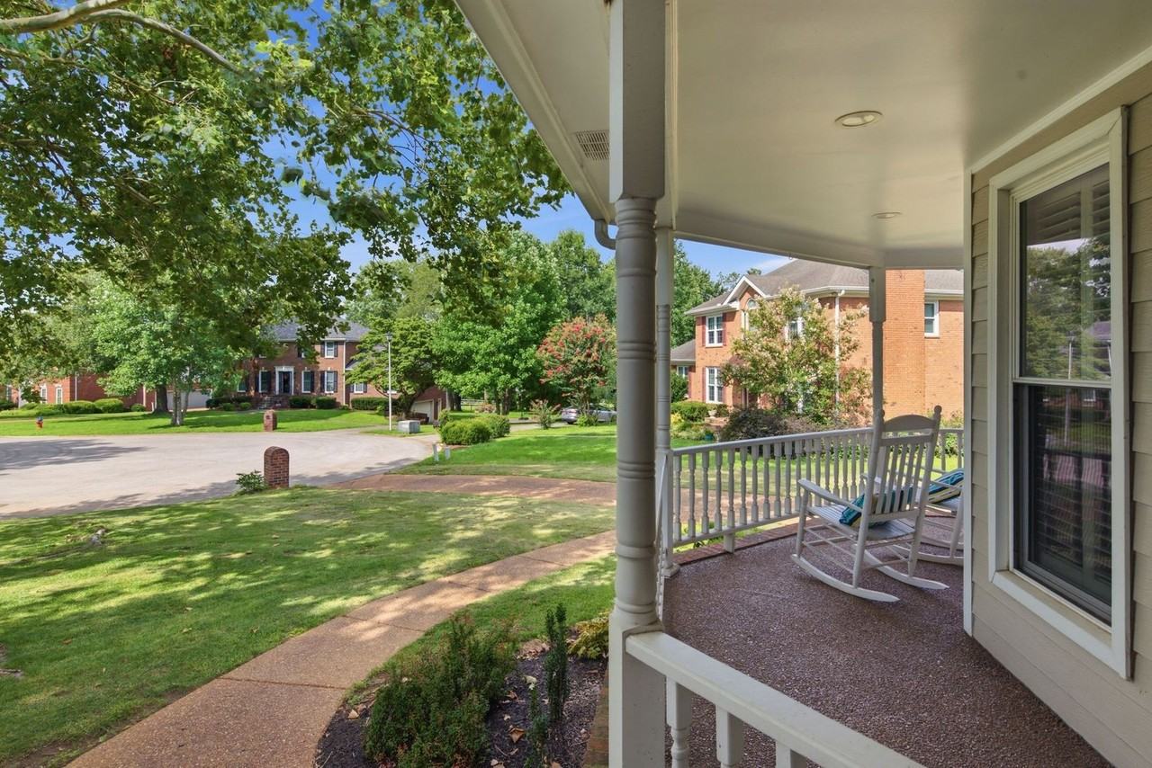 1733 Carriage Ct - Photo 7 of 50