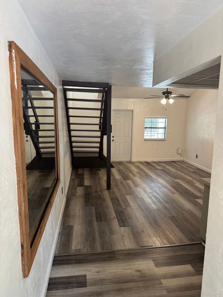 1011 Sharer Ct - Photo 2 of 10