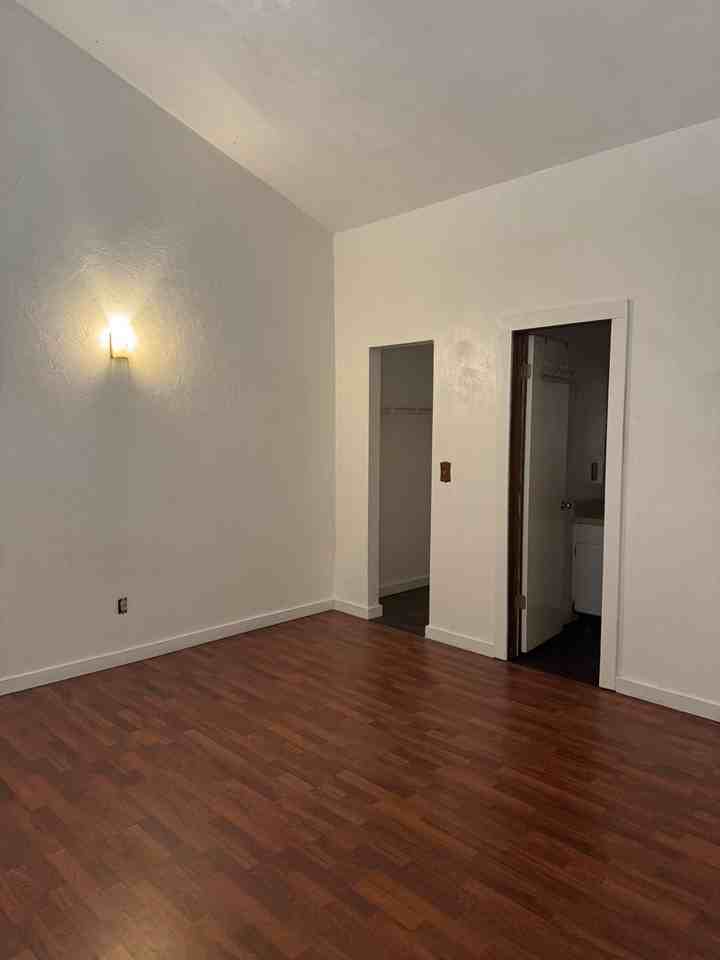 1011 Sharer Ct - Photo 7 of 10
