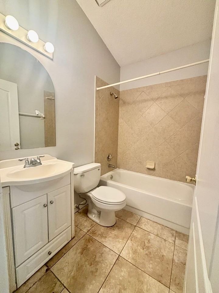 508 Winding Oak Ln - Photo 7 of 11