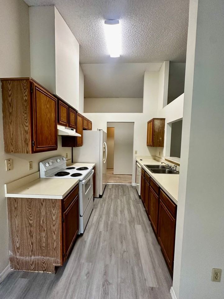 3723 Narroline Dr - Photo 4 of 19